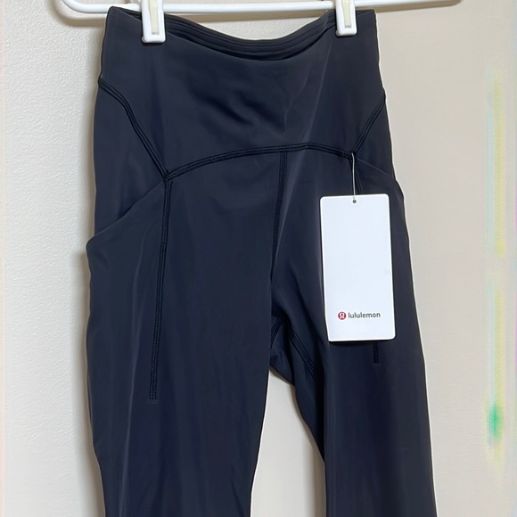 NWT❗️ Lululemon Power Thru Crop 23” - Picture 2 of 7